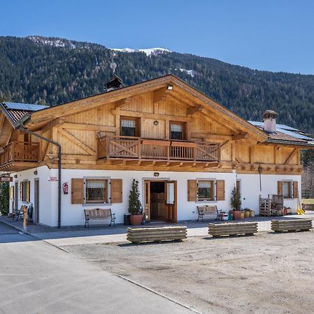 Chalet Camping Fae 1 Madonna Exteriör bild